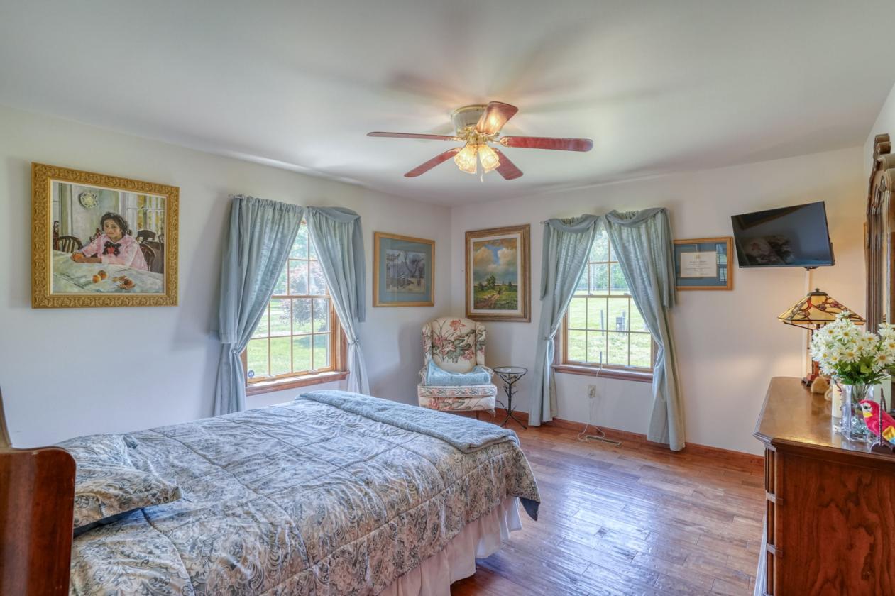 Turnkey Equestrian Estate on 10.9 Acres - photo 30
