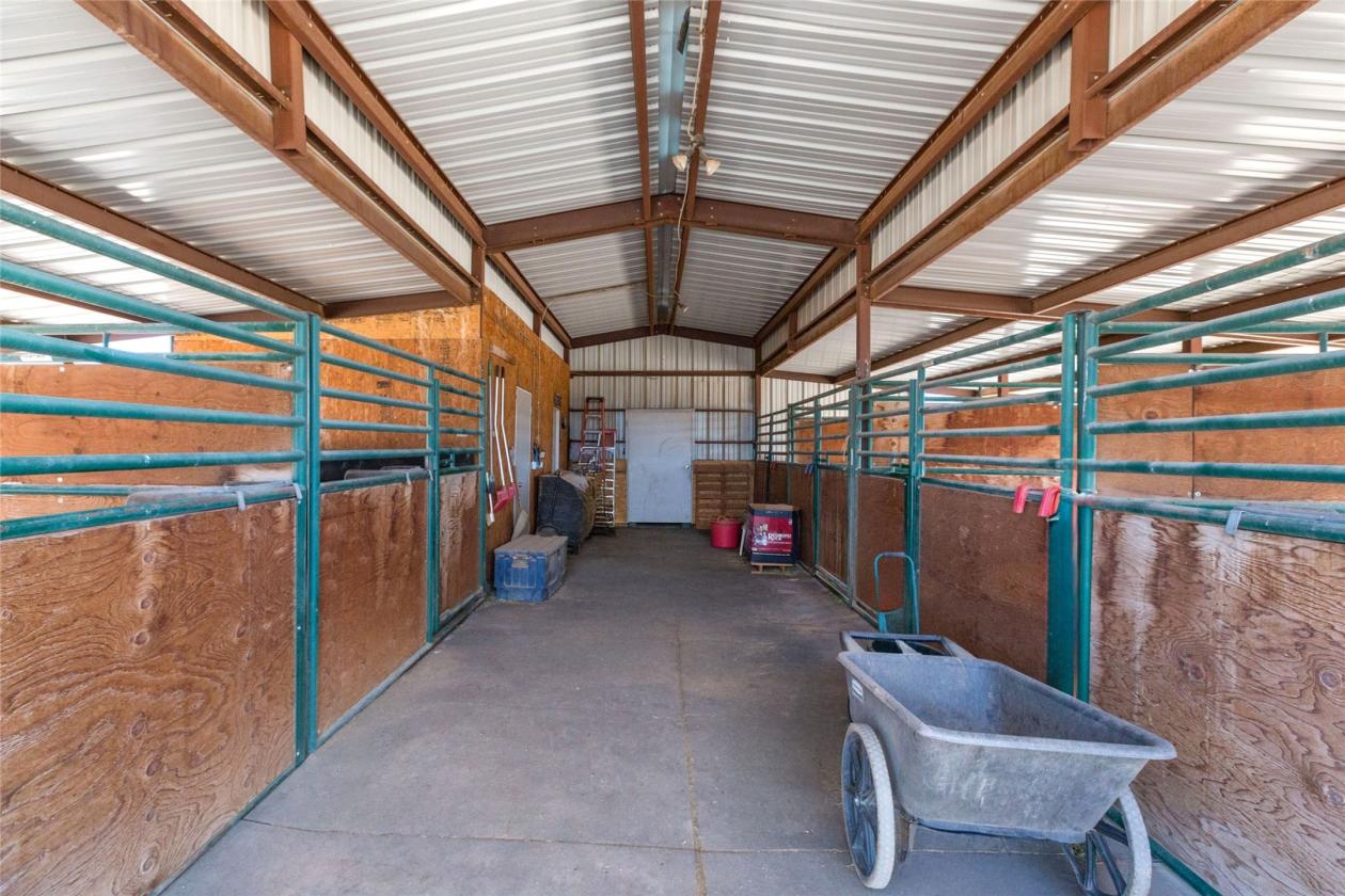 Starry Night Ranch - House/Guest House/Barn - photo 25