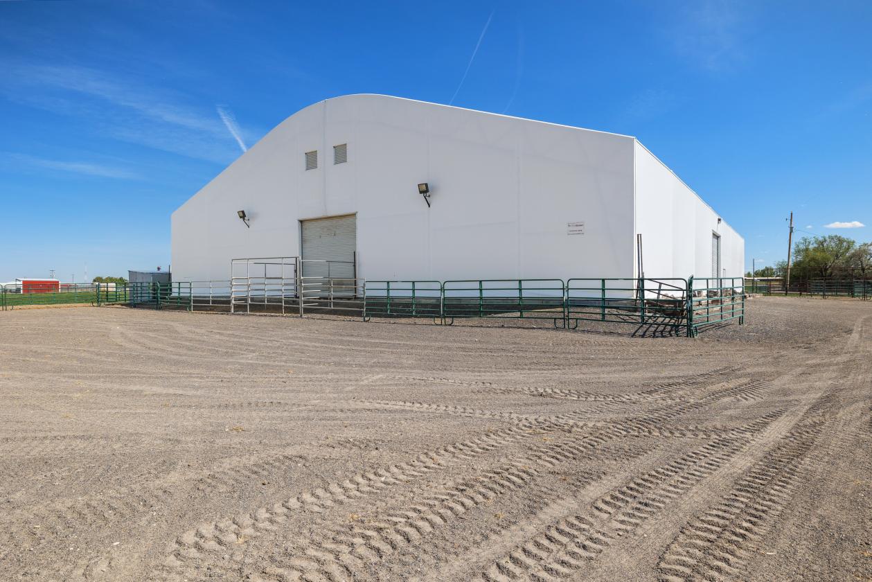 Equestrian Paradise featuring indoor riding arena - photo 27
