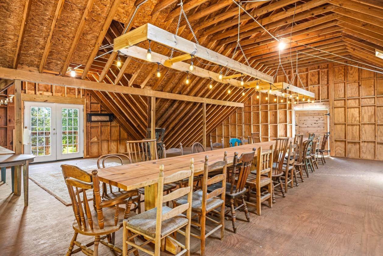 Equestrian estate with 40 acres - photo 25