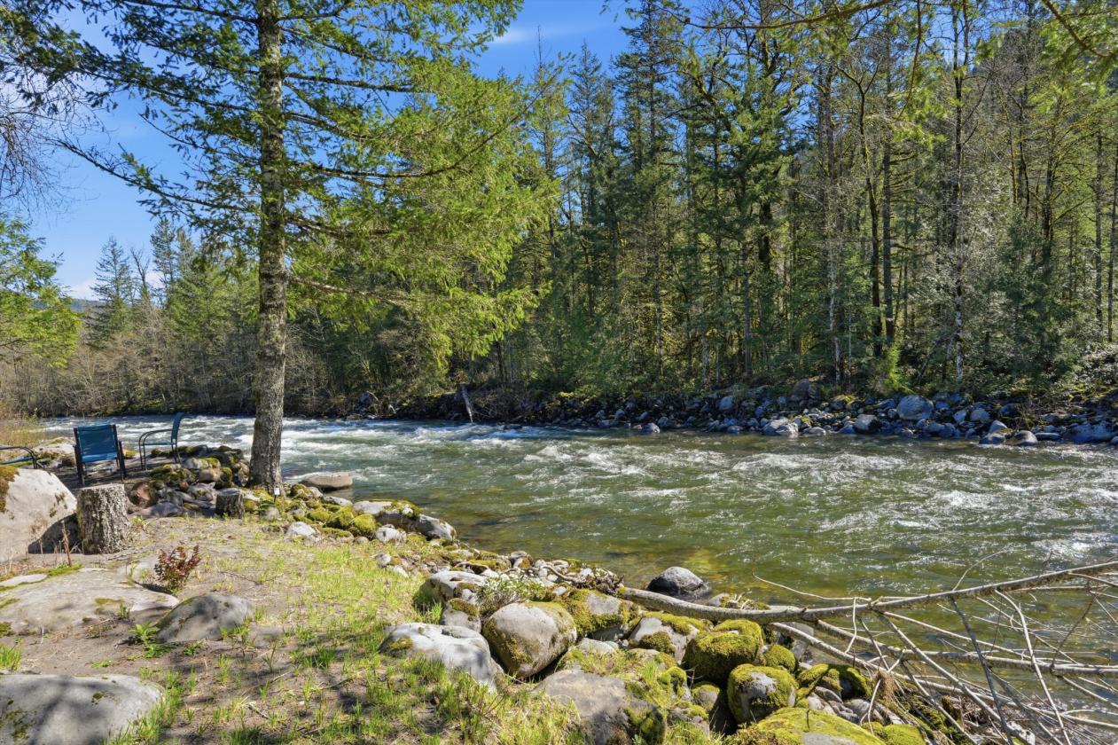 5 Acres on the Sandy River w/useable acreage! - photo 3