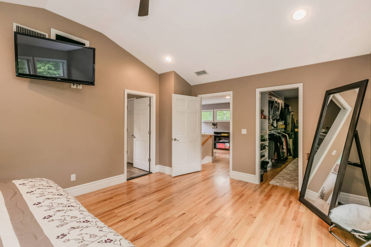 Breathtaking Horse Property set on 2 Acres Smithtown, Suffolk County