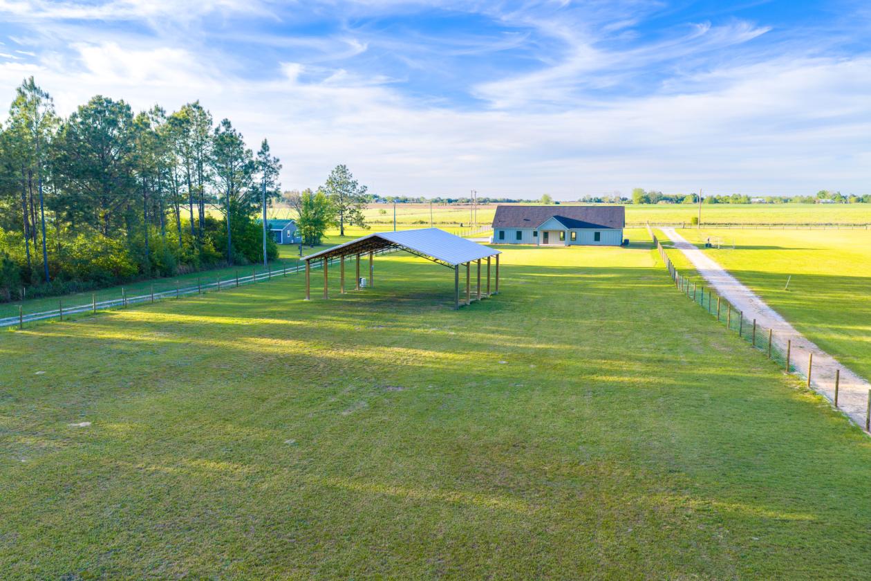 2 Acres - New Custom Home - 40X40 Barn - photo 4