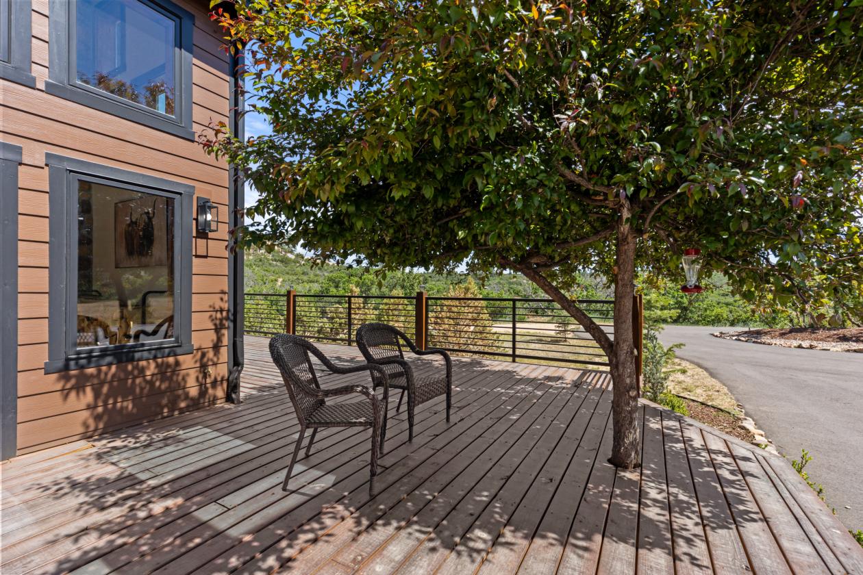 A Luxurious Equestrian Mountain View Estate! - photo 19
