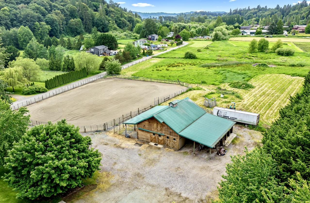 Modern Farmhouse Meets Horse Heaven - photo 6