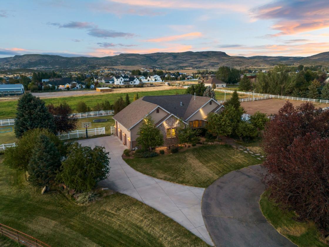Exceptional 5+ Acre Equestrian Estate with Pool - photo 2