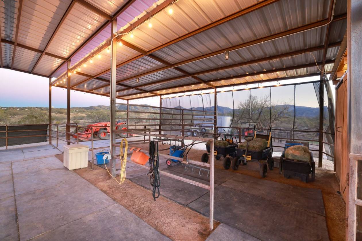 EXQUISITE EQUESTRIAN ESTATE - photo 11