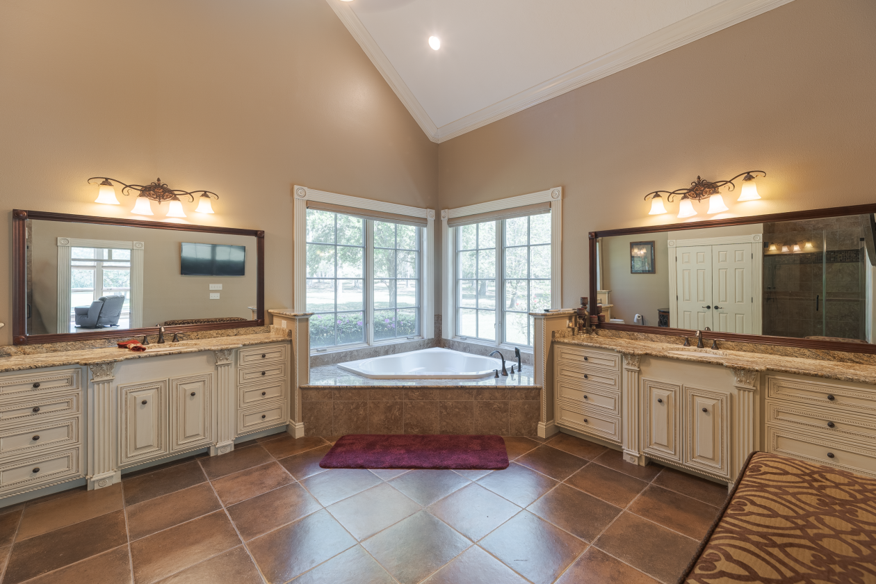 Fully Fenced 56+ Acre Estate - photo 21