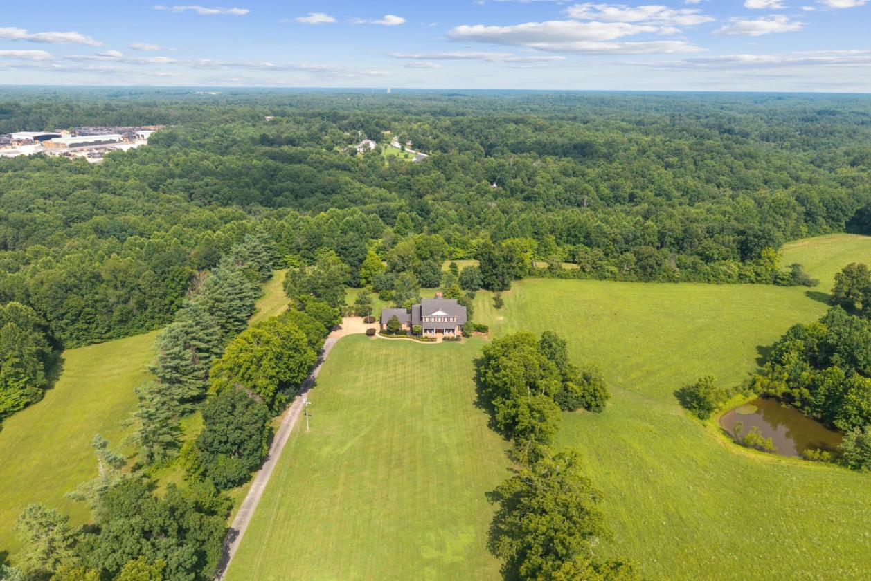 43+ Gorgeous Acres, Pond & Home in Leipers Fork - photo 4