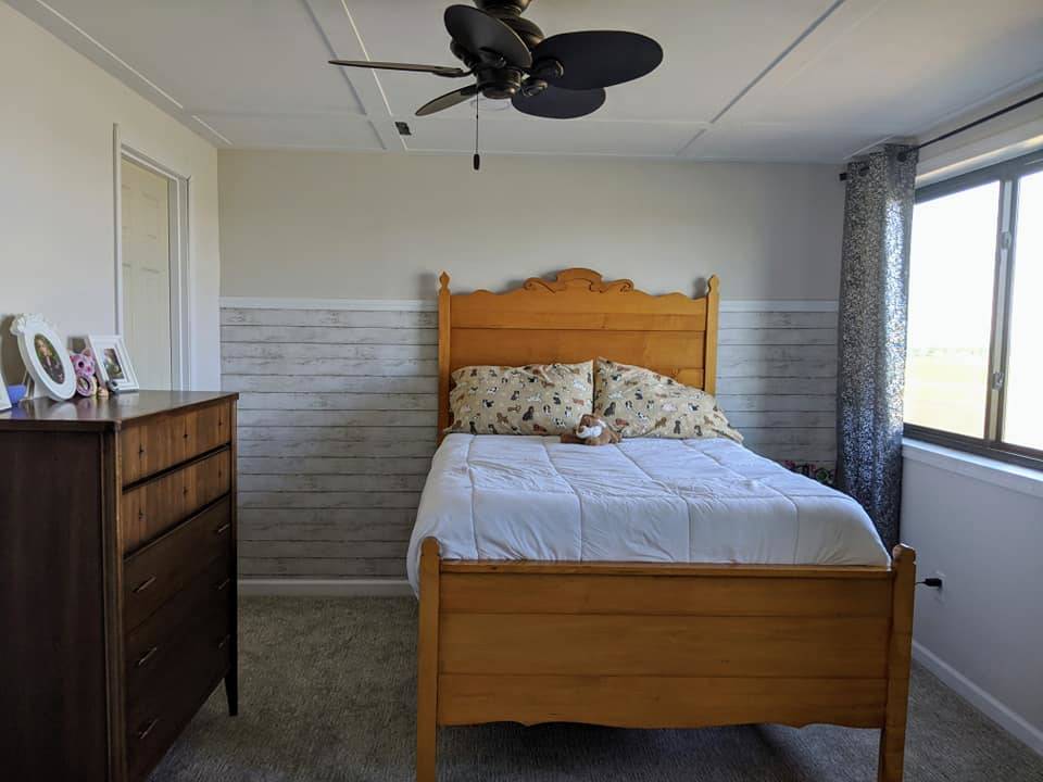 Custom built home on bluffs overlooking BIg Stone Lake with... Big Stone City, Roberts County