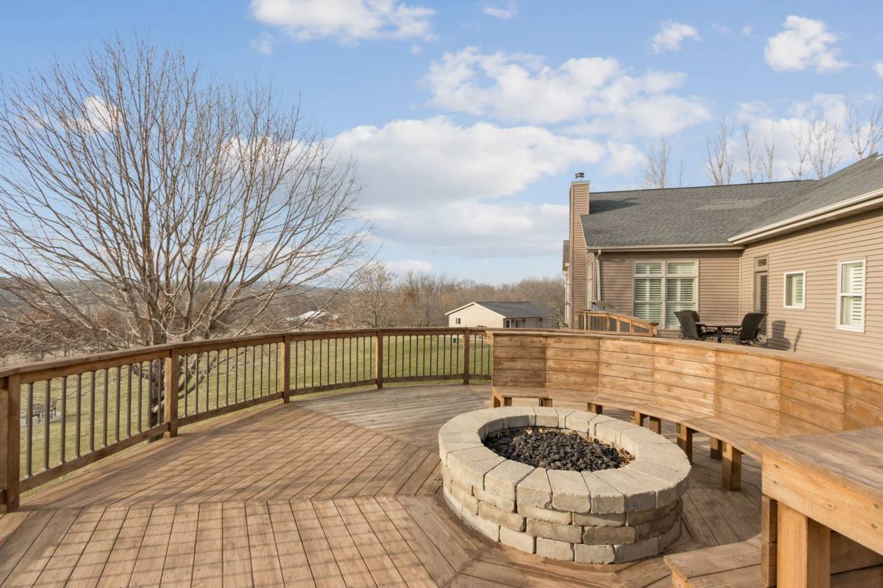 Horse farm for sale Solon, Johnson County, Iowa horse property