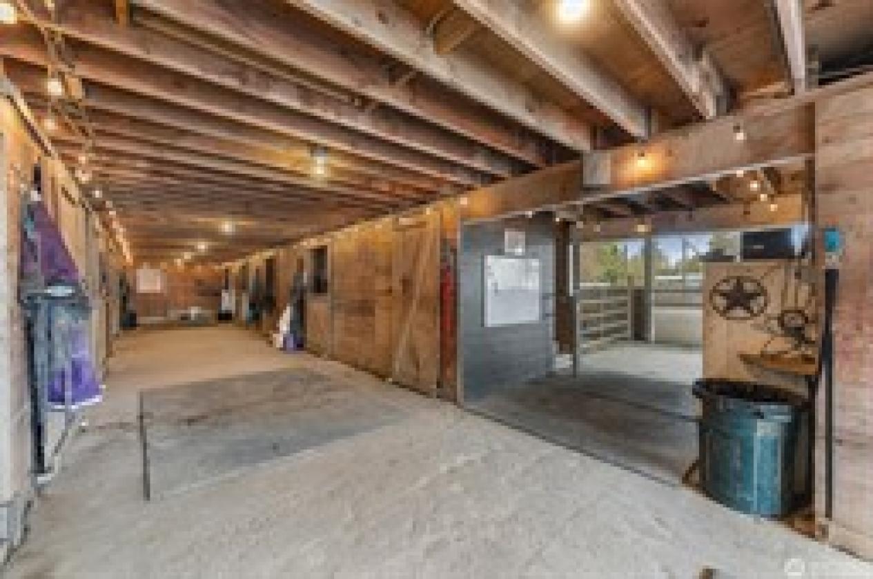 ESTABLISHED 10- ACRE EQUESTRIAN BOARDING OPERATION - photo 14