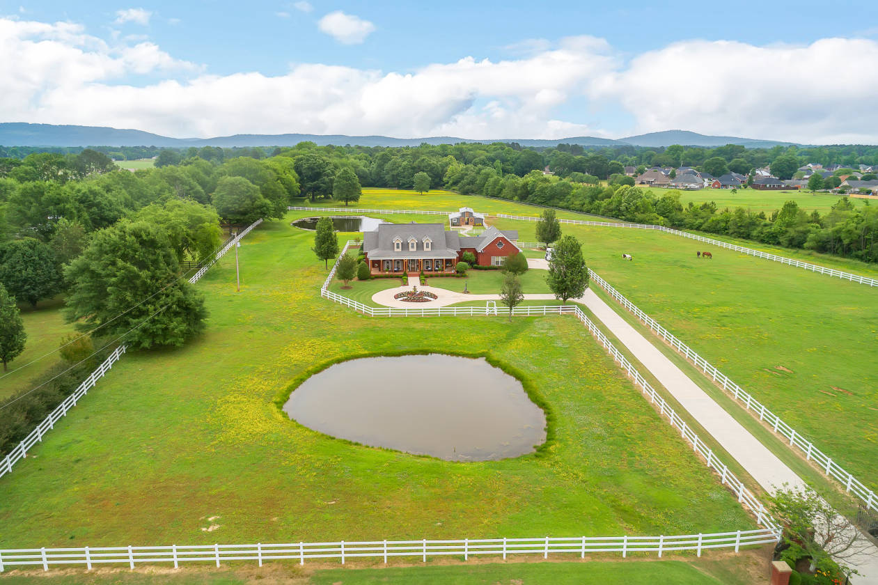 Professionally designed equestrian estate home near Hampton Cove