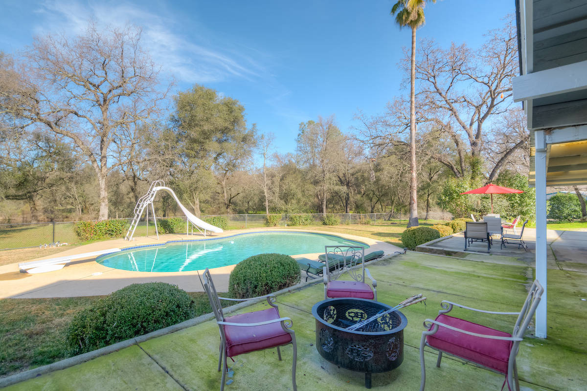 8.28 ACRES AND ROOM FOR THE HORSES!! Oroville, Butte County, California