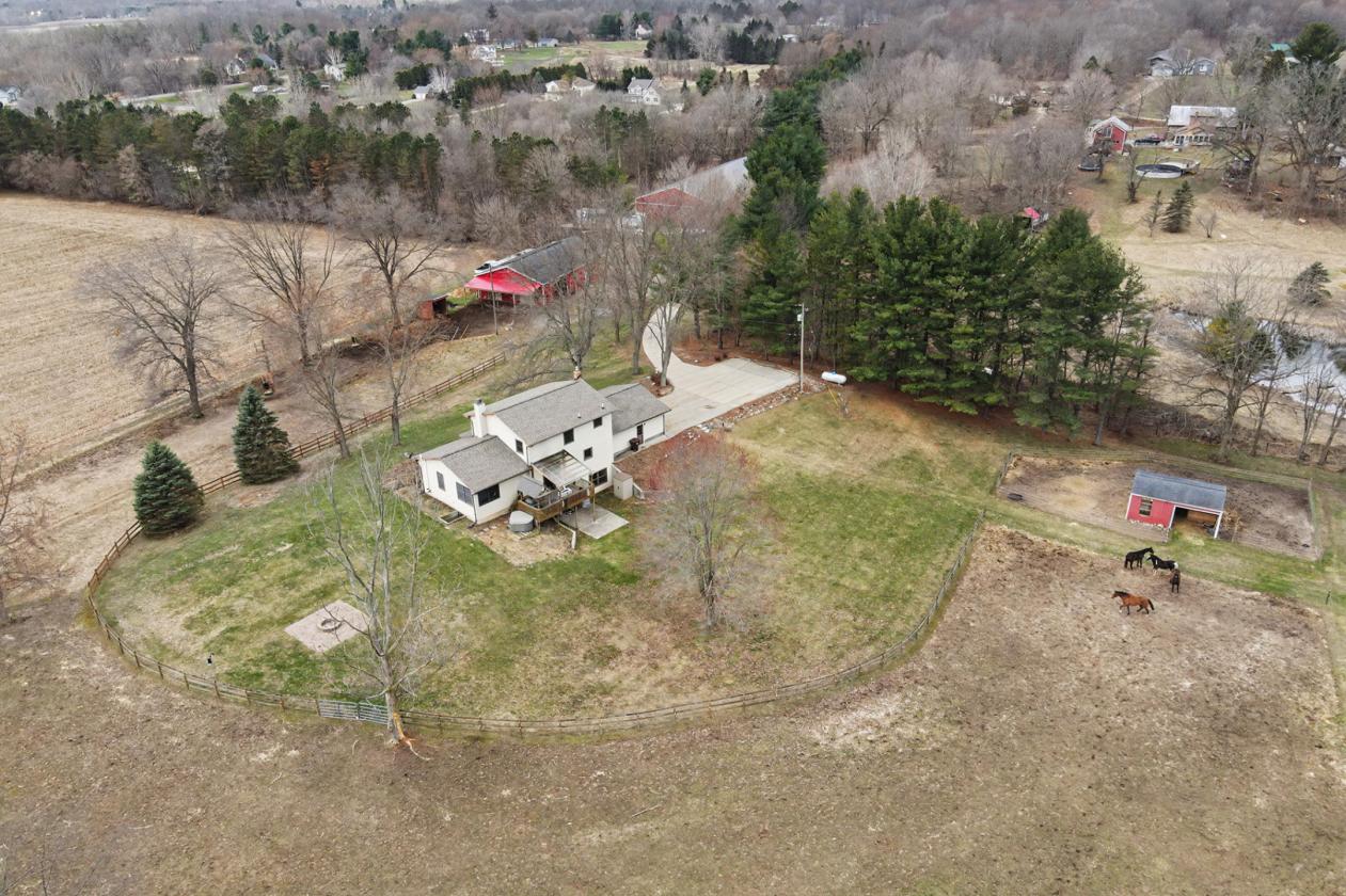 HUGE PRICE DROP - Indoor Arena + Secluded Home - photo 3