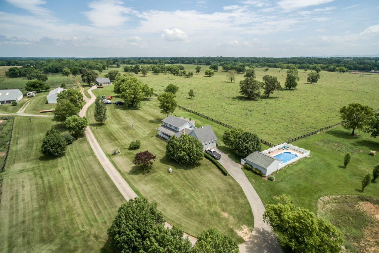 HORSE/CATTLE FARM 276.38 WORKING ACRES Berryville, Clarke County
