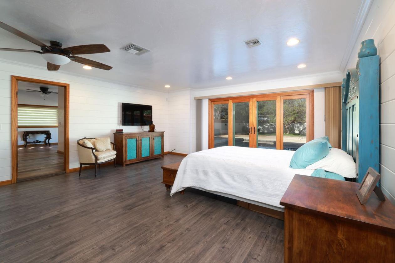 Elegant Custom Home with Grass Pastures - photo 17