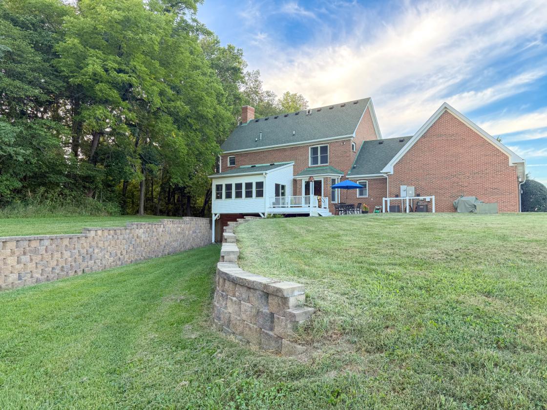 Beautiful Horse property nestled on 20 acres - photo 11