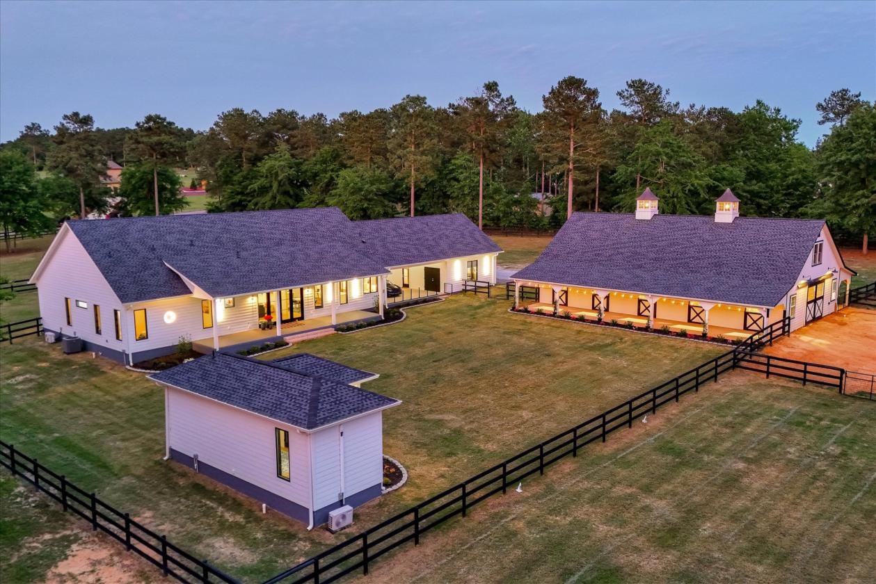 6 Stall Modern Luxury Farm in Equestrian Community - photo 4