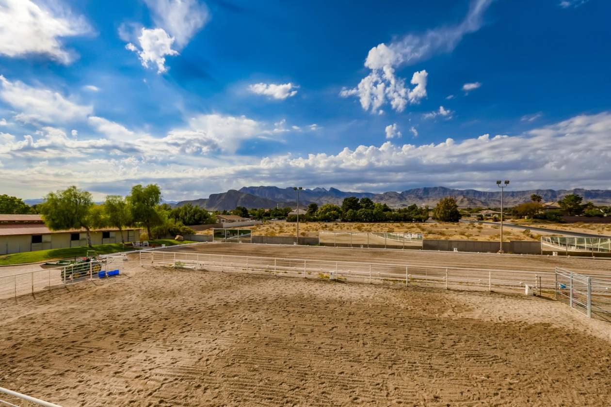AMAZING STATELY EQUESTRIAN HOME ON 1.99 ACRES Las Vegas, Clark County, Nevada