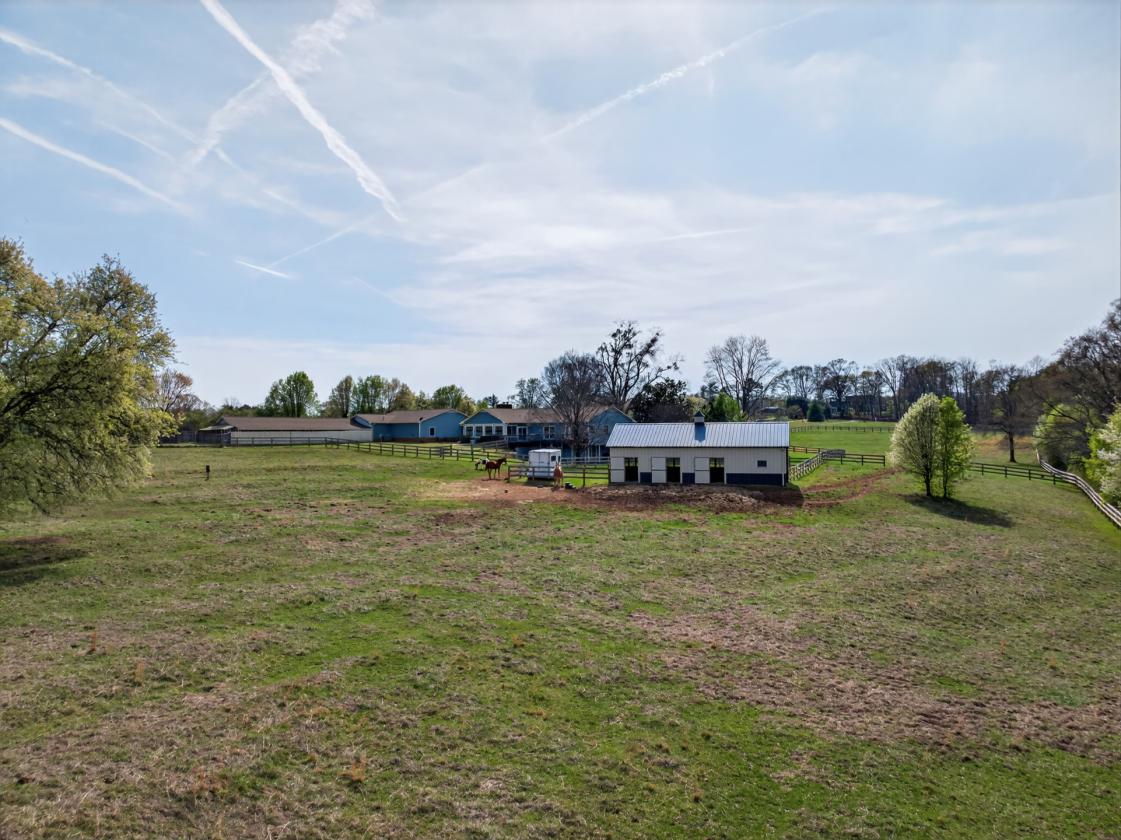 CLOSE TO TRYON Horse farm with 30+ kennel facility - photo 6
