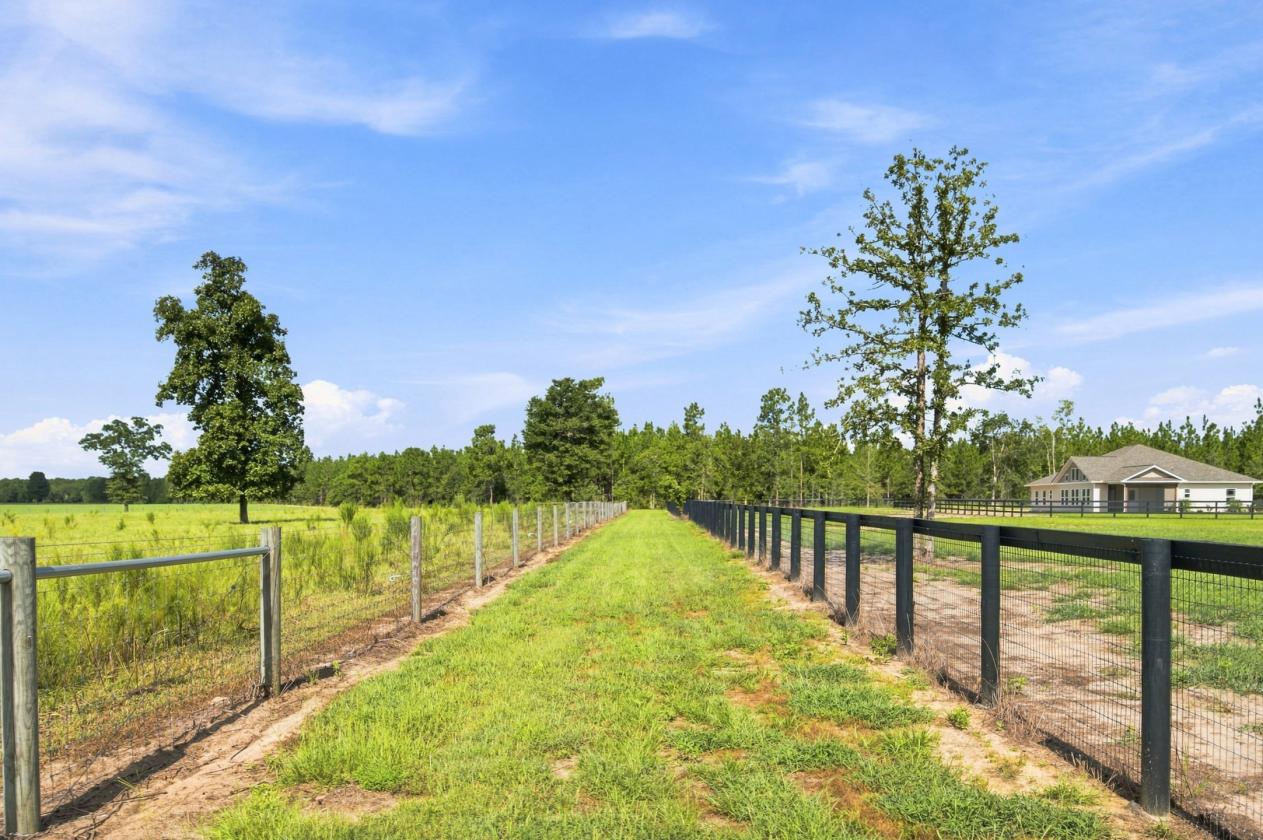 New Move-In Ready Equestrian Home on 8.72 Acres - photo 24