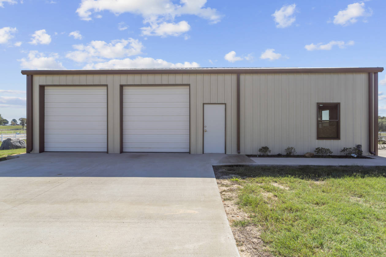 Custom built home in Stallion Lake Ranch with 5 acres... Lindale