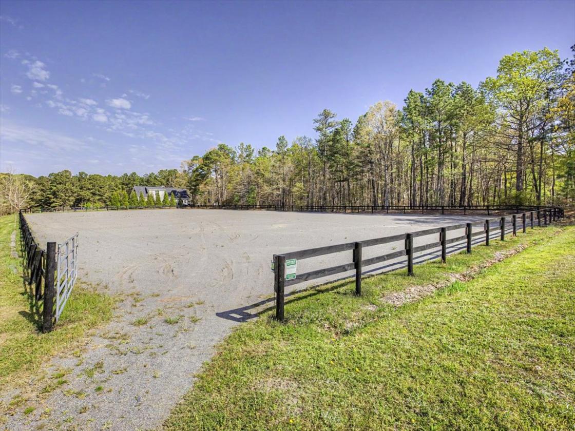 Exceptional Turnkey Equestrian Farm - photo 13