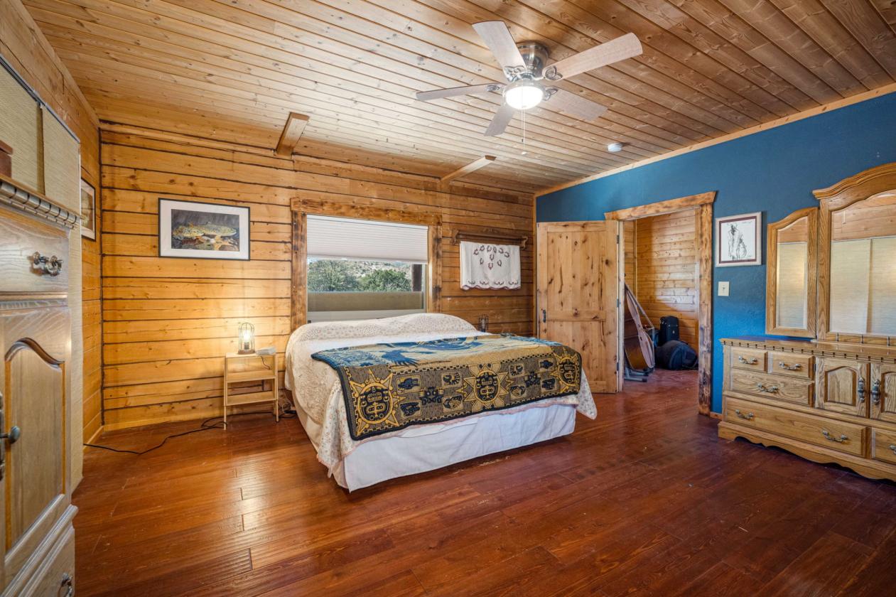 Beautiful Cabin with Horse Facilities - photo 9