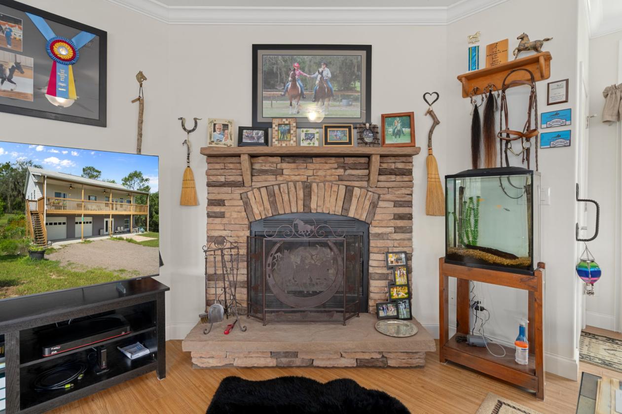 Exceptional 10 acre Property - photo 8