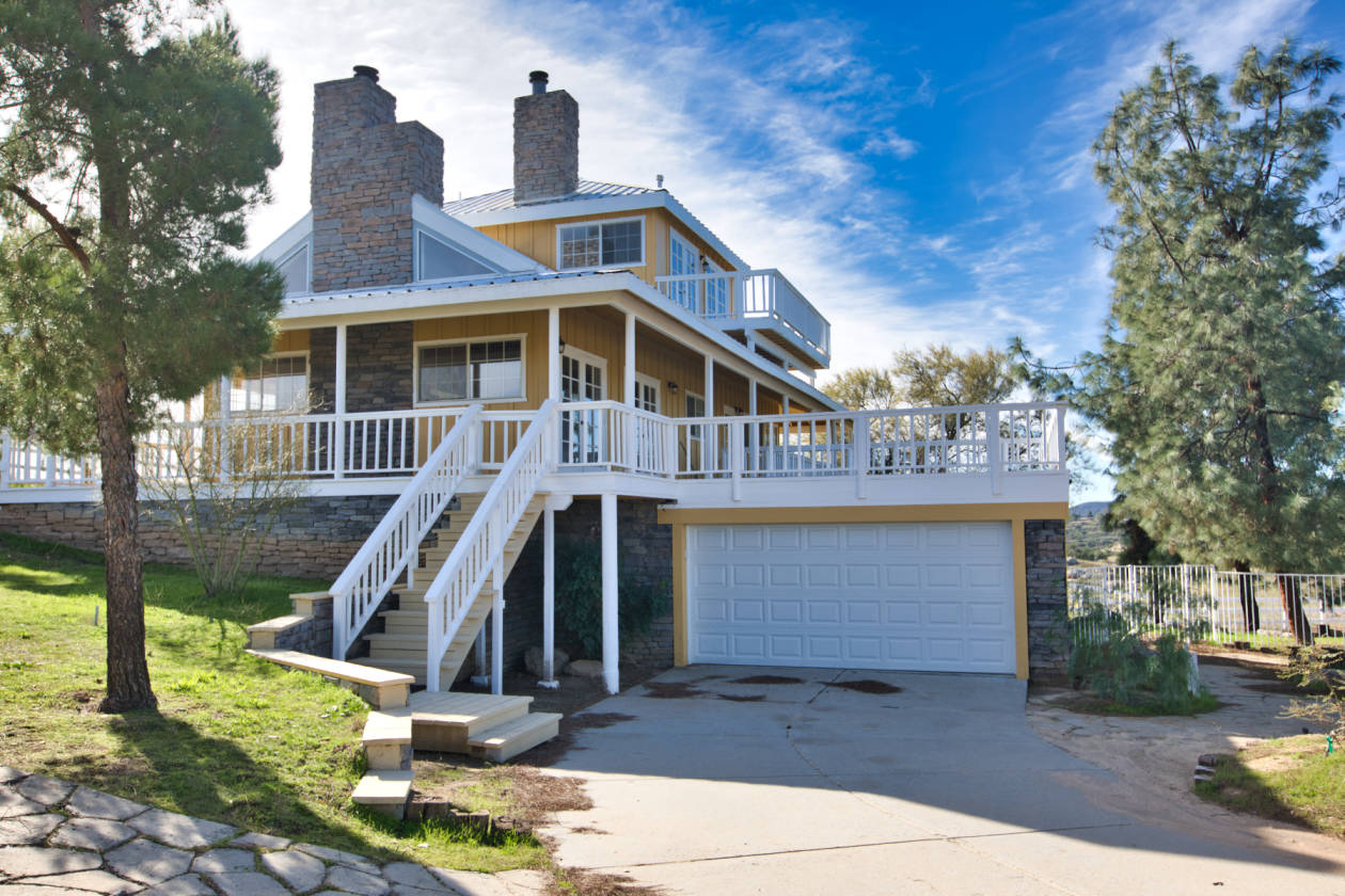 Equestrian property with 360 mountain views. Hemet, Riverside County
