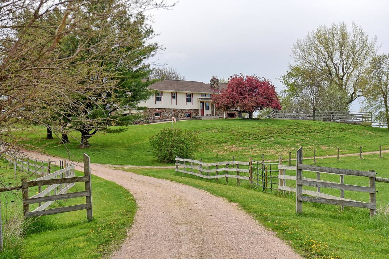 AMAZING ELKHORN ACREAGE READY FOR YOUR HORSES!! Elkhorn, Douglas