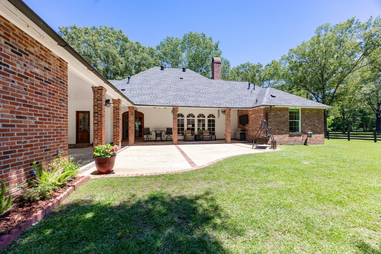 Equestrian Paradise - 5 Acres • Barn • Cross Fenced - photo 24