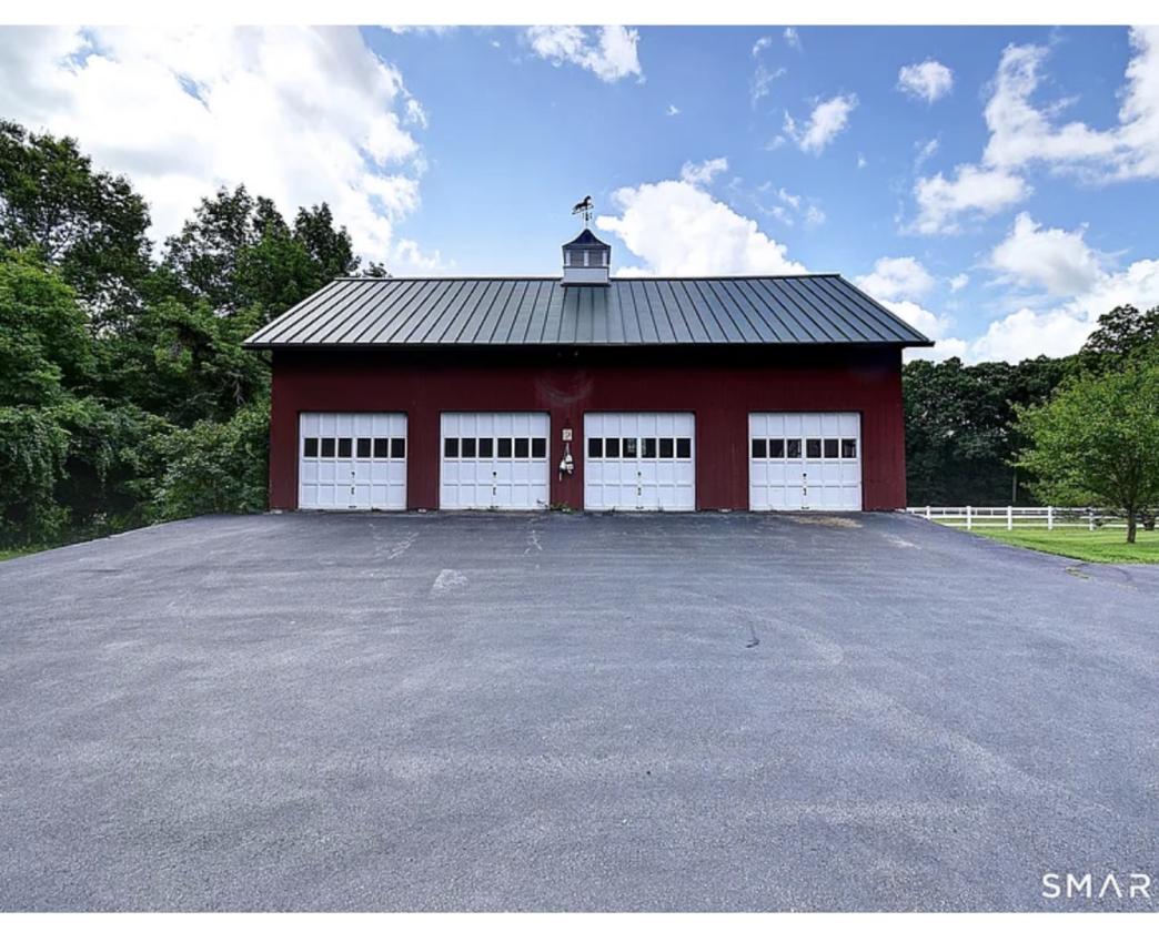 Historic equestrian estate, modern conveniences - photo 10