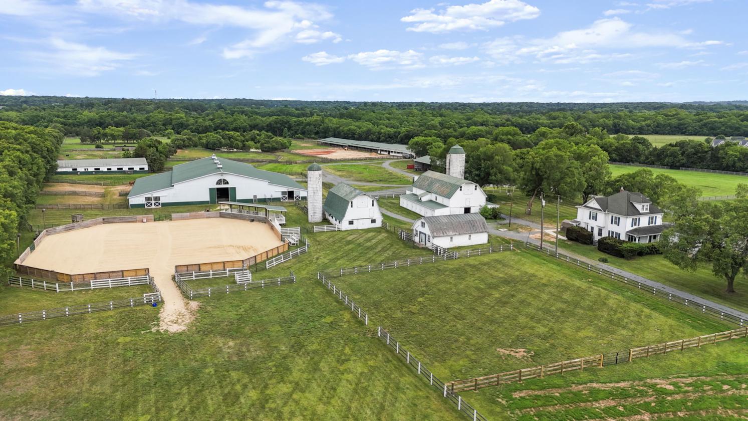 57 Stalls Indoor Arena ~Outdoor Arena ~25 Acres - photo 6