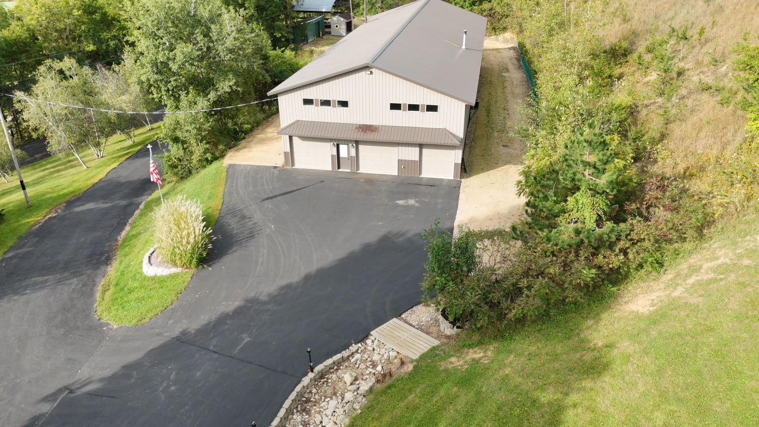 Executive estate on 9.5 wooded acres - photo 20
