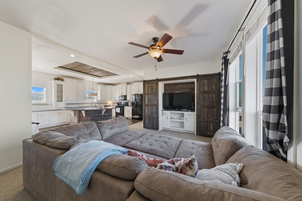 Turnkey equestrian estate w/3 homes and 360 views - photo 19
