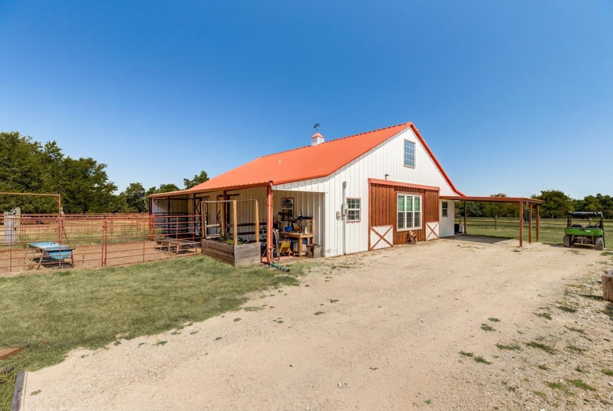 11 Acres with 2 homes, Horse Barn & Great Hunting - photo 26
