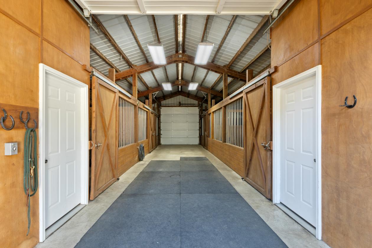 Experience True Country Living on This S. Oregon Estate - photo 27