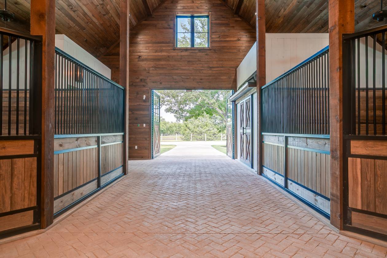 TK Trails | 8-Stall Barn | Covered Arena - photo 8
