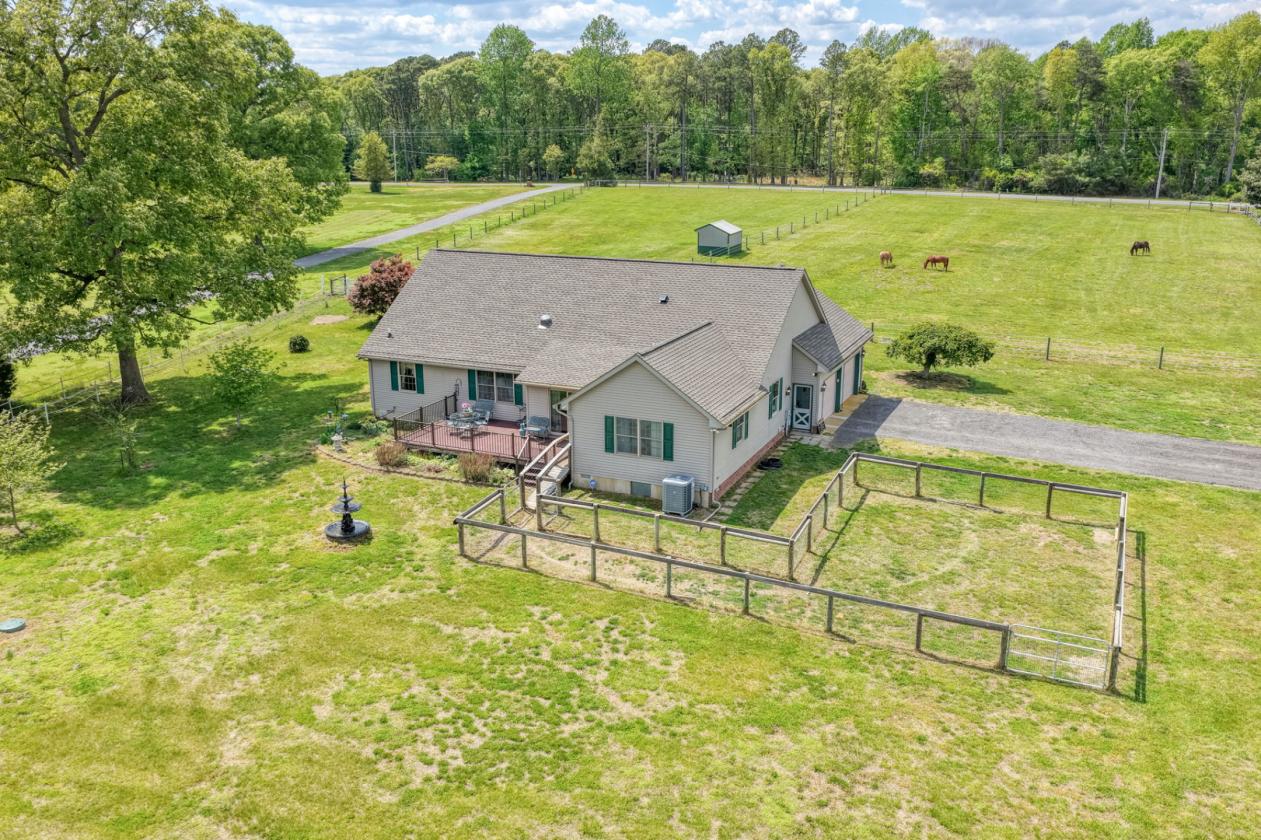 Turnkey Equestrian Estate on 10.9 Acres - photo 21