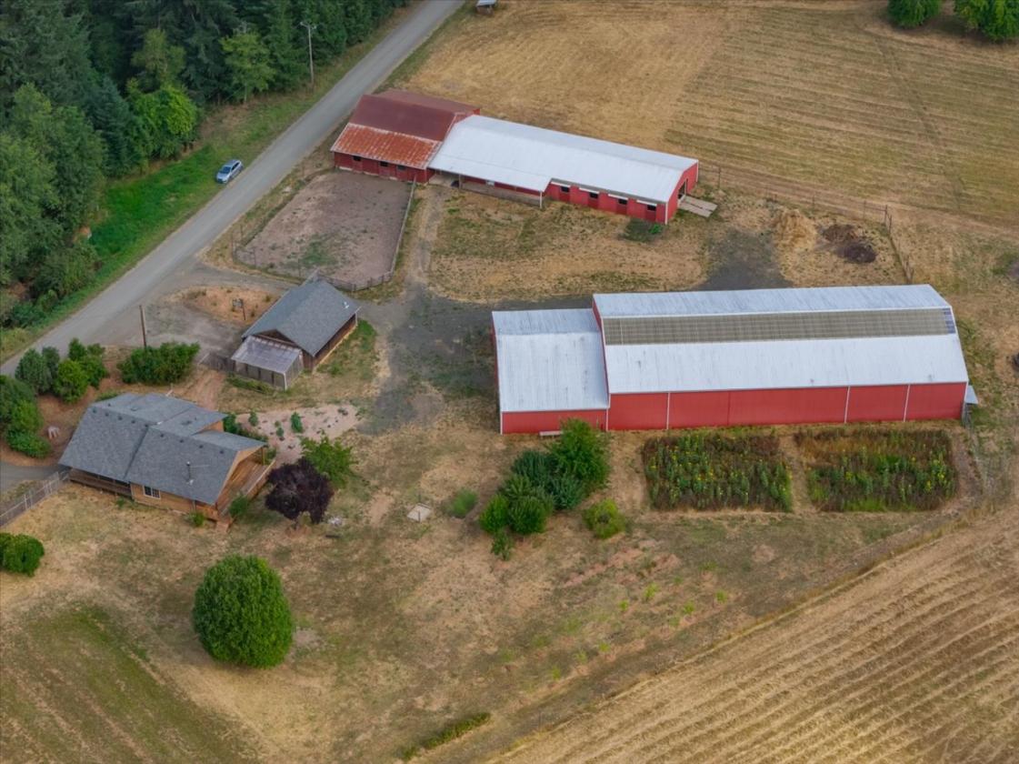 Pristine Hobby Farm in Coastal Oregon with a Creek - photo 1