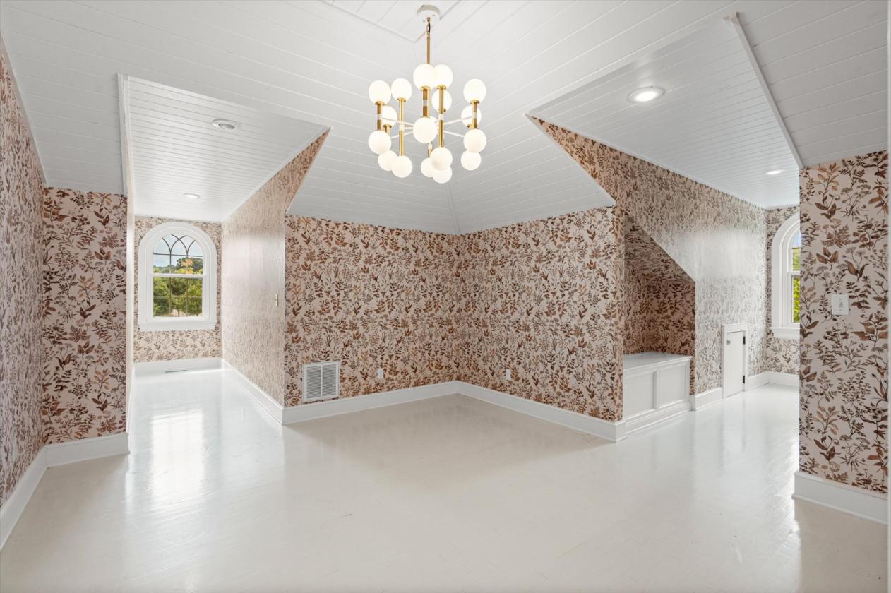 Luxury Lake Front Estate w/ Indoor & Outdoor Arena - photo 21