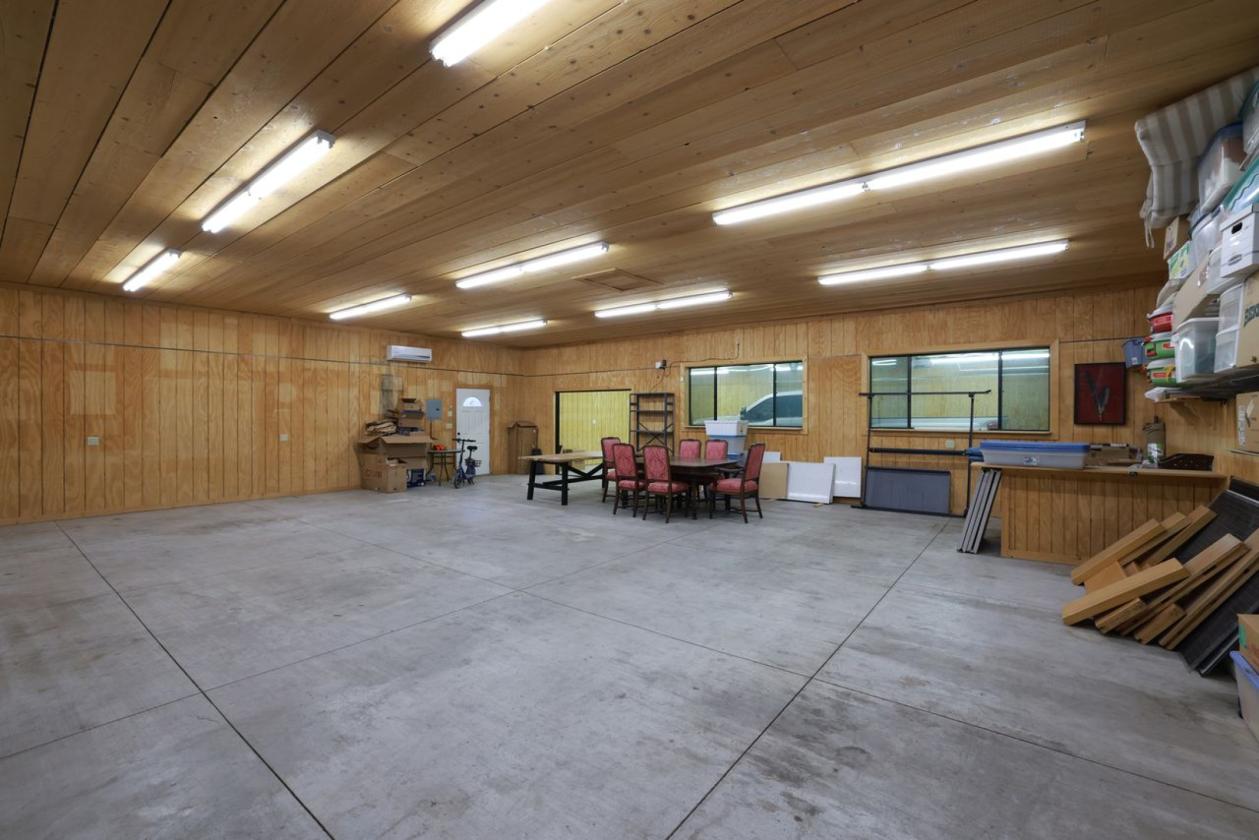 Elegant Custom Home with Grass Pastures - photo 28