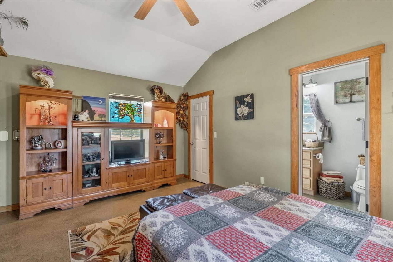 Perfect for the horse lover or homesteader - photo 28