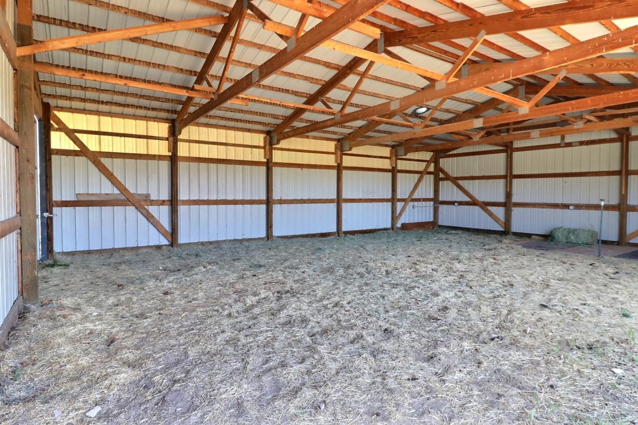 Beautiful Horse Property on 5.37 Acres - photo 28