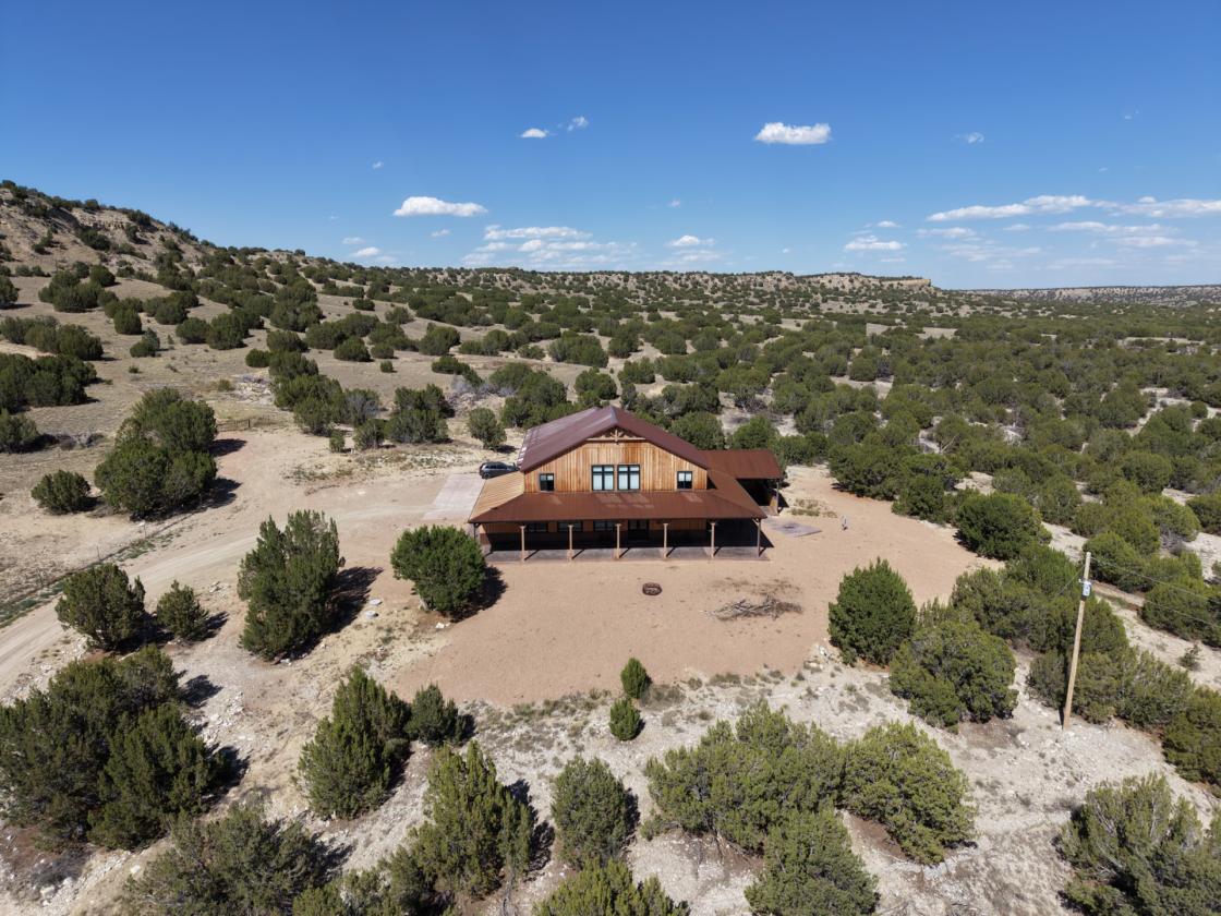 Custom Bardominium Home, New Barn, Indoor Arena! - photo 3