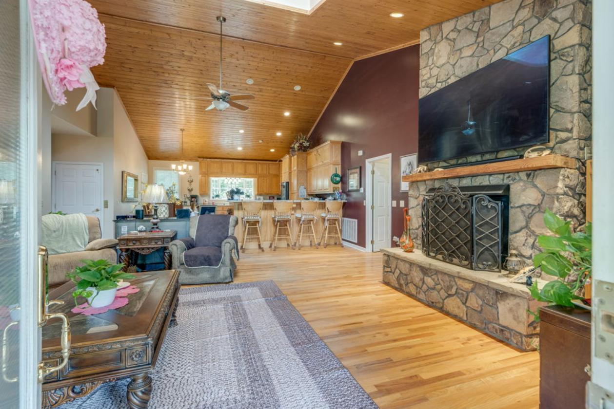 Mountain Home with Horse Barn and 5 Acres - photo 4