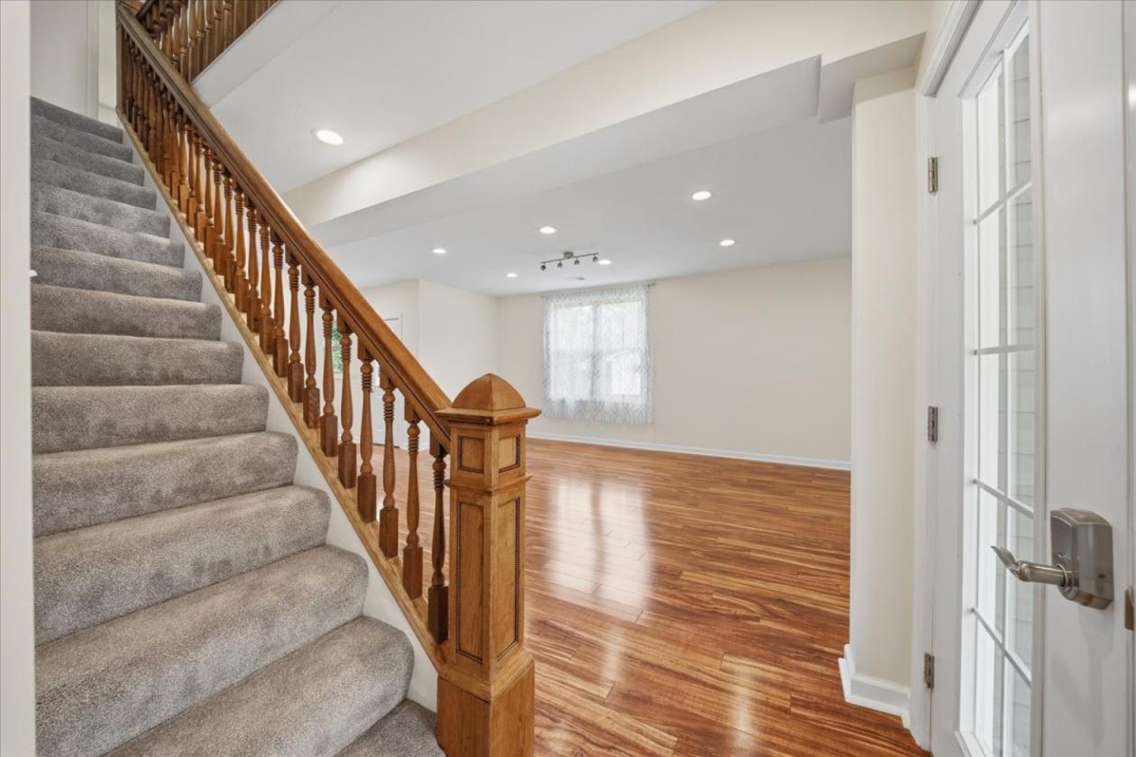 Restored 1880s Victorian Estate on 27 Private Acre - photo 5