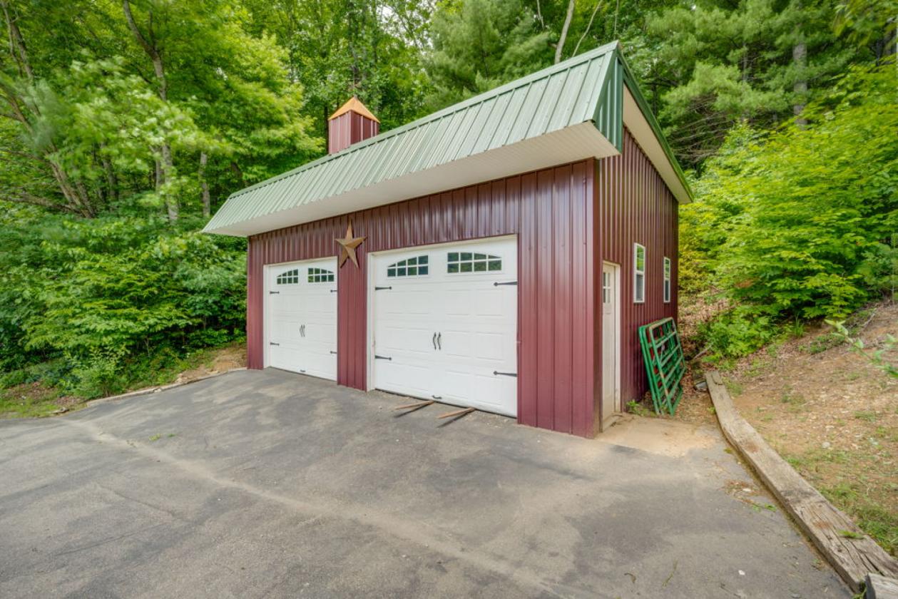 Mountain Home with Horse Barn and 5 Acres - photo 27